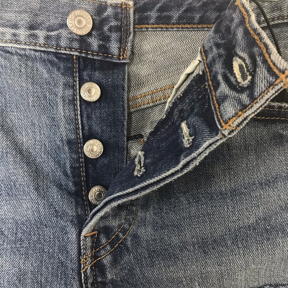 LEVI’S Wedgie Shorts - Picture 6 of 7